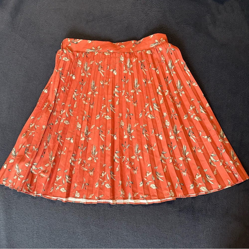 3 Listings 15$! Pleated Orange Midi Skirt